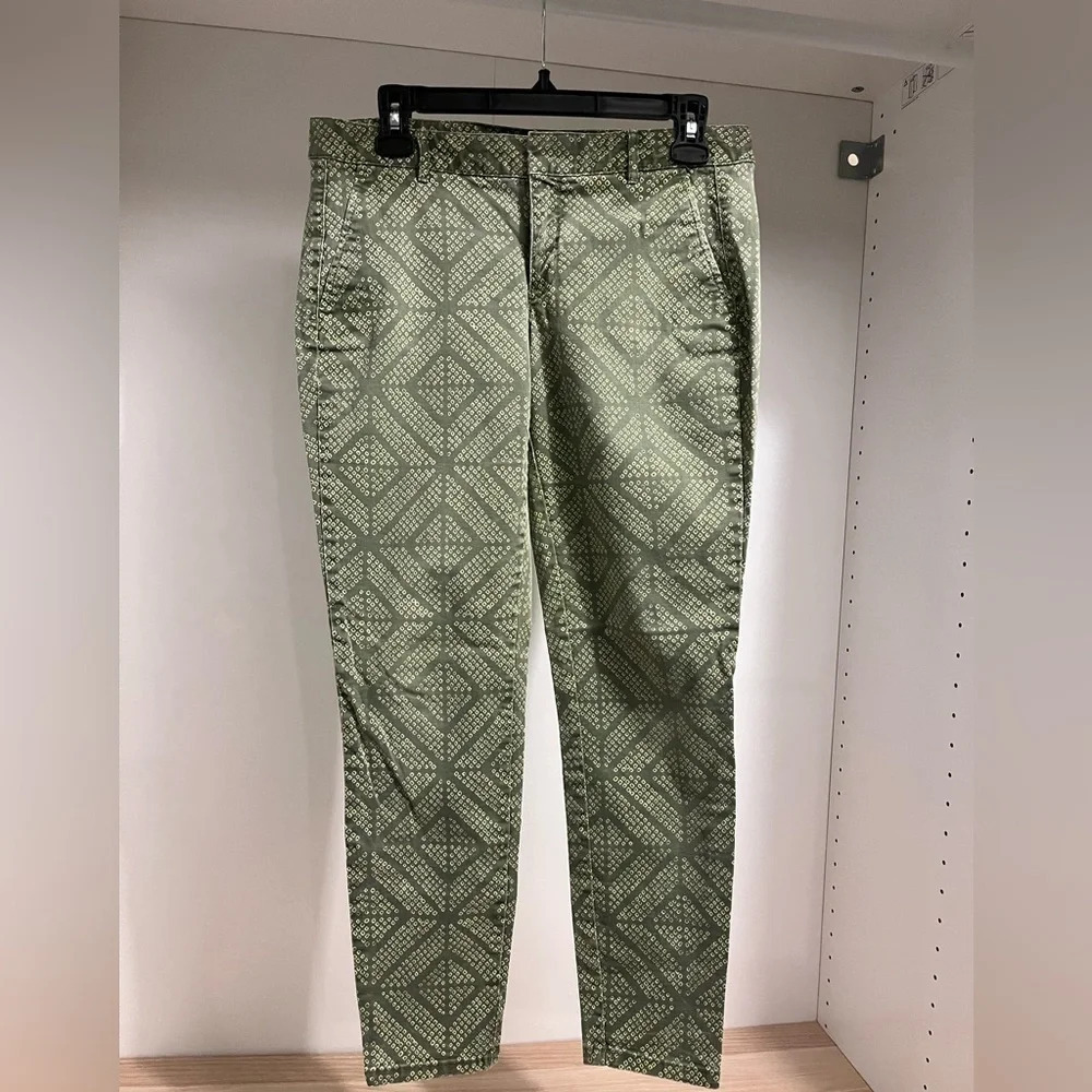 GAP women 4 ankle length  pants green on green geometric print cotton